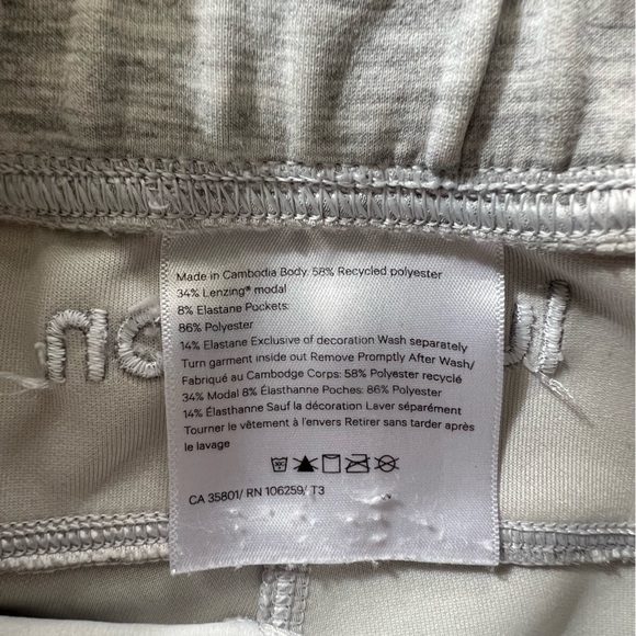 Lululemon cropped sweatpants - Picture 7 of 7